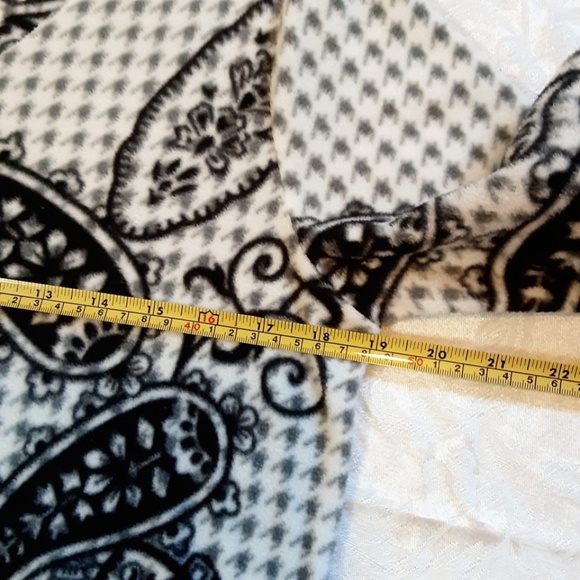 Black & White Paisley Fleece Pullover V-neck Long Sleeve Lightweight Size S - Picture 7 of 10